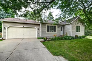 702 Sky Ridge Dr, Madison, WI 53719 - Photo 1