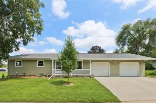 215 S Lincoln St, Poynette, WI 53955 - Photo 1