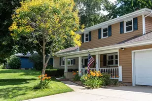 519 Woodview Dr, Sun Prairie, WI 53590 - Photo 1