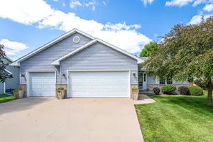 17 Hunters Ct, Fond du Lac, WI 54937 - Photo 1