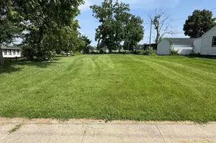 606 W Delavan Dr, Janesville, WI 53546 - Photo 1