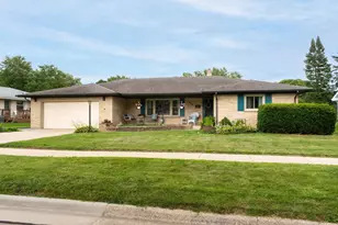 1418 N Sumac Dr, Janesville, WI 53545 - Photo 1