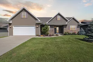 1175 Edgeview Dr, Janesville, WI 53545 - Photo 1