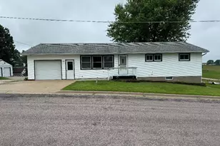 827 Kenyon St, Cashton, WI 54619 - Photo 1