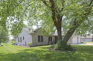 552 Meadowlark Ln, Portage, WI 53901 - Photo 1