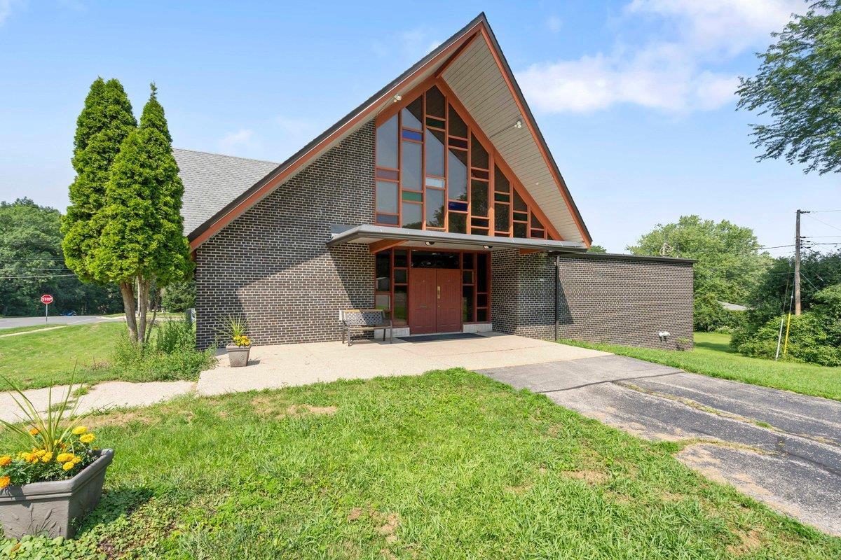 4301 Mandrake Rd, Madison, WI 53704 - MLS 2006190 - Coldwell Banker