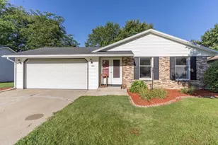 501 N Wuthering Hills Dr, Janesville, WI 53546 - Photo 1