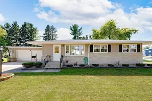 426 W Plymouth St, Jefferson, WI 53549 - Photo 1