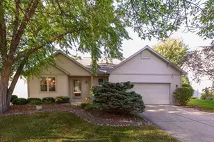 280 Valley Ridge Dr, Sun Prairie, WI 53590 - Photo 1