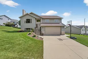 612 Trotter Dr, Mount Horeb, WI 53572 - Photo 1