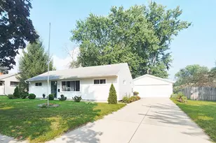 1322 MacArthur Dr, Janesville, WI 53548 - Photo 1