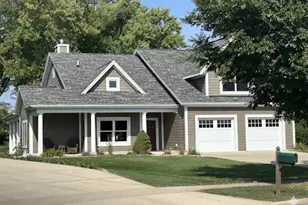 610 Wheatland Dr, Cambridge, WI 53523 - Photo 1