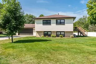 2730 S Nakoma Ct, Beloit, WI 53511 - Photo 1