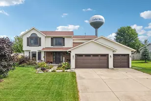 238 Ridgeview Dr, Lake Mills, WI 53551 - Photo 1