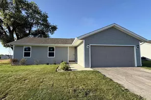 636 E Maple Beach Dr, Edgerton, WI 53534 - Photo 1