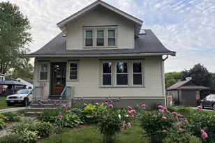 214 Hickory St, Fort Atkinson, WI 53538 - Photo 1