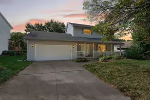 564 N Heatherstone Dr, Sun Prairie, WI 53590 - Photo 1