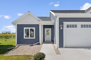 811 Vineyard Ct, Cambridge, WI 53523 - Photo 1