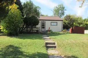 834 Beloit Ave, Janesville, WI 53545 - Photo 1