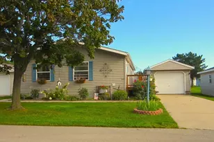 532 Harbor Heights Dr, Racine, WI 53185 - Photo 1