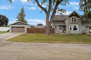 300 De Clark St, Beaver Dam, WI 53916 - Photo 1