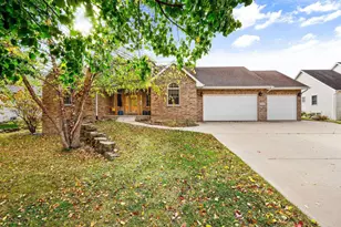 809 Chickadee Dr, Cambridge, WI 53523 - Photo 1