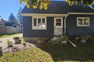 811 W Jefferson St, Waupun, WI 53963 - Photo 1