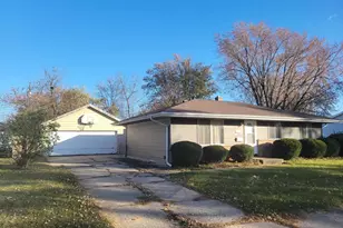 2205 S Palm St, Janesville, WI 53546 - Photo 1