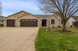 952 Bedford Dr, Janesville, WI 53546 - Photo 1
