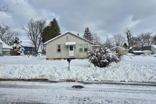 31 S Willard Ave, Janesville, WI 53548 - Photo 1