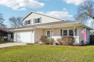 1614 Briarwood Ln, Hartford, WI 53027 - Photo 1