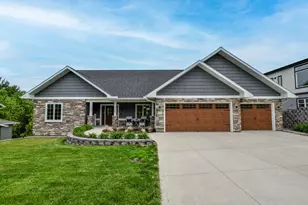 392 Campbell Hill Ct, DeForest, WI 53532 - Photo 1