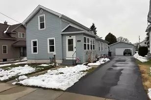 432 W 11th Ave, Oshkosh, WI 54902 - Photo 1