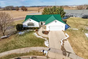 921 Stewart Ct, Mauston, WI 53948 - Photo 1