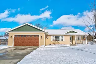 652 Countryside Dr, Janesville, WI 53536 - Photo 1