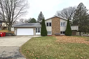 2740 S Nakoma Ct, Beloit, WI 53511 - Photo 1