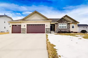 910 Yorktown Rd, DeForest, WI 53532 - Photo 1