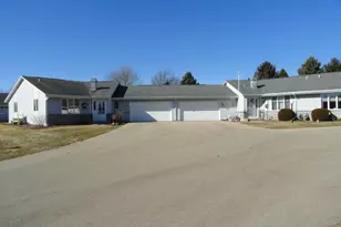 4025 Mackinac Dr, Janesville, WI 53546 - Photo 1
