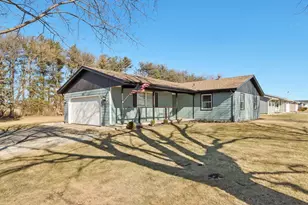 222 Thistledown Ln, Walworth, WI 53184 - Photo 1