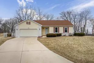 902 Anna Ct, Waterloo, WI 53594 - Photo 1