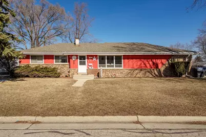 602 W Hilltop Trail, Fort Atkinson, WI 53538 - Photo 1