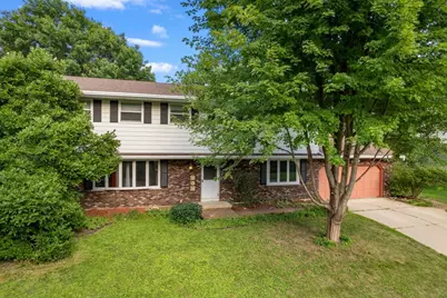 571 S Hillcrest Drive, Verona, WI 53593 - Photo 1