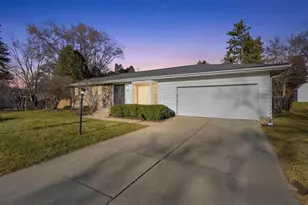 414 Woodview Dr, Sun Prairie, WI 53590 - Photo 1