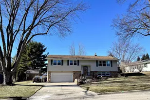 639 Sussex Dr, Janesville, WI 53546 - Photo 1