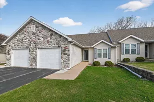 185 N Musket Ridge Dr, Sun Prairie, WI 53590 - Photo 1