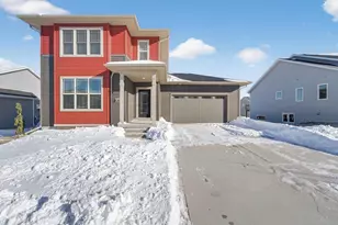 828 Shadowwood Trl, Sun Prairie, WI 53590 - Photo 1