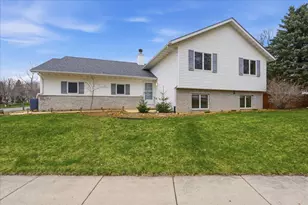 142 Meadow Ridge Ln, Madison, WI 53704 - Photo 1