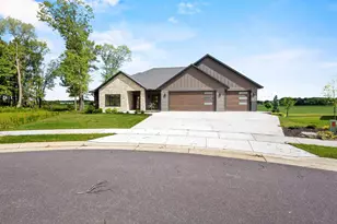 405 Prairie View Dr, Portage, WI 53901 - Photo 1
