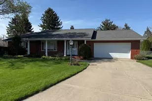 150 Hillcrest Cir, Sun Prairie, WI 53590 - Photo 1