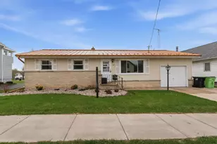 127 E Davis St, Beaver Dam, WI 53916 - Photo 1